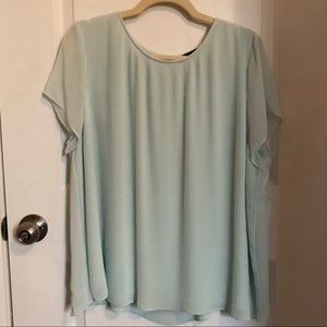 Vince Camuto EUC Mint Green Pleated Blouse